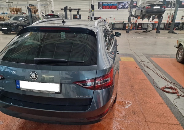 Skoda Superb cena 70900 przebieg: 198445, rok produkcji 2016 z Warszawa małe 781